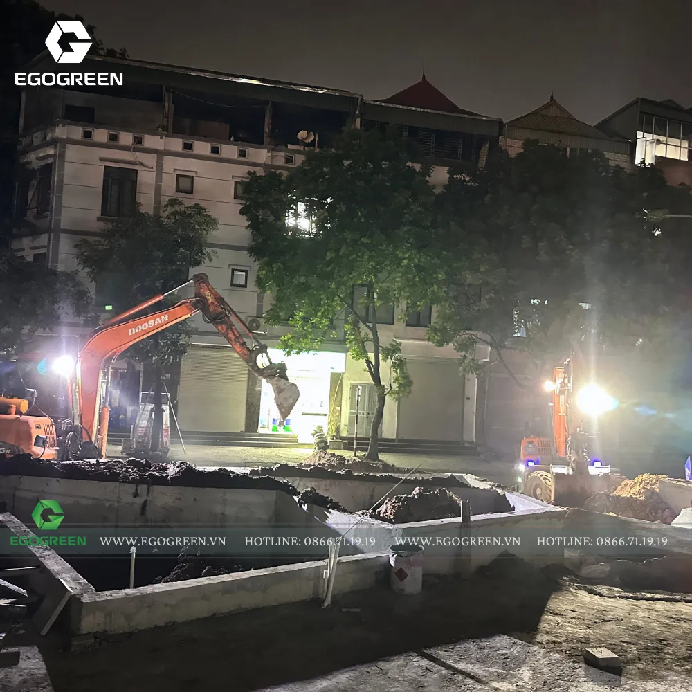Nhiều hoạt động thi công phải chuyển vào sáng sớm hoặc đêm muộn để đảm bảo sức người và "sức cây".